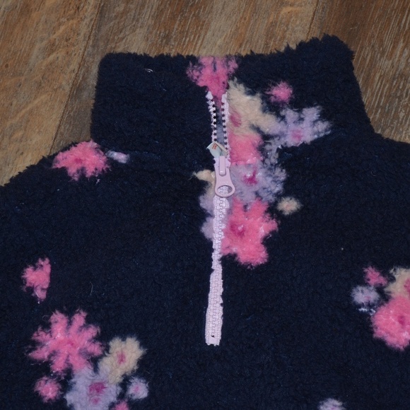 Cat & Jack Pull Over with Flowers - Picture 4 of 6